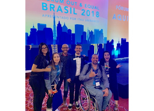 Foto Equipe Salesforce no Fórum Out and Equal Brasil, na capital paulista.