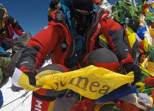 Foto do topo do Monte Everest escalado por Roman Romancini