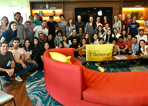 Foto dos jovens do Instituto Semear na Empresa Salesforce