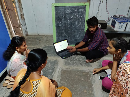 guru-conducting-a-kobo-toolbox-training