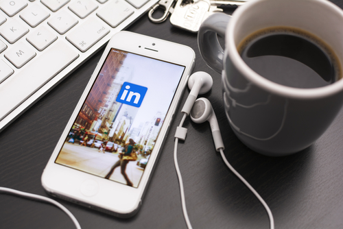 14 LinkedIn Tips for Salespeople to Use Each Day
