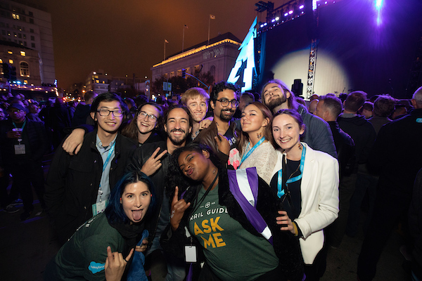 Trailblazer crowd poses at Dreamfest