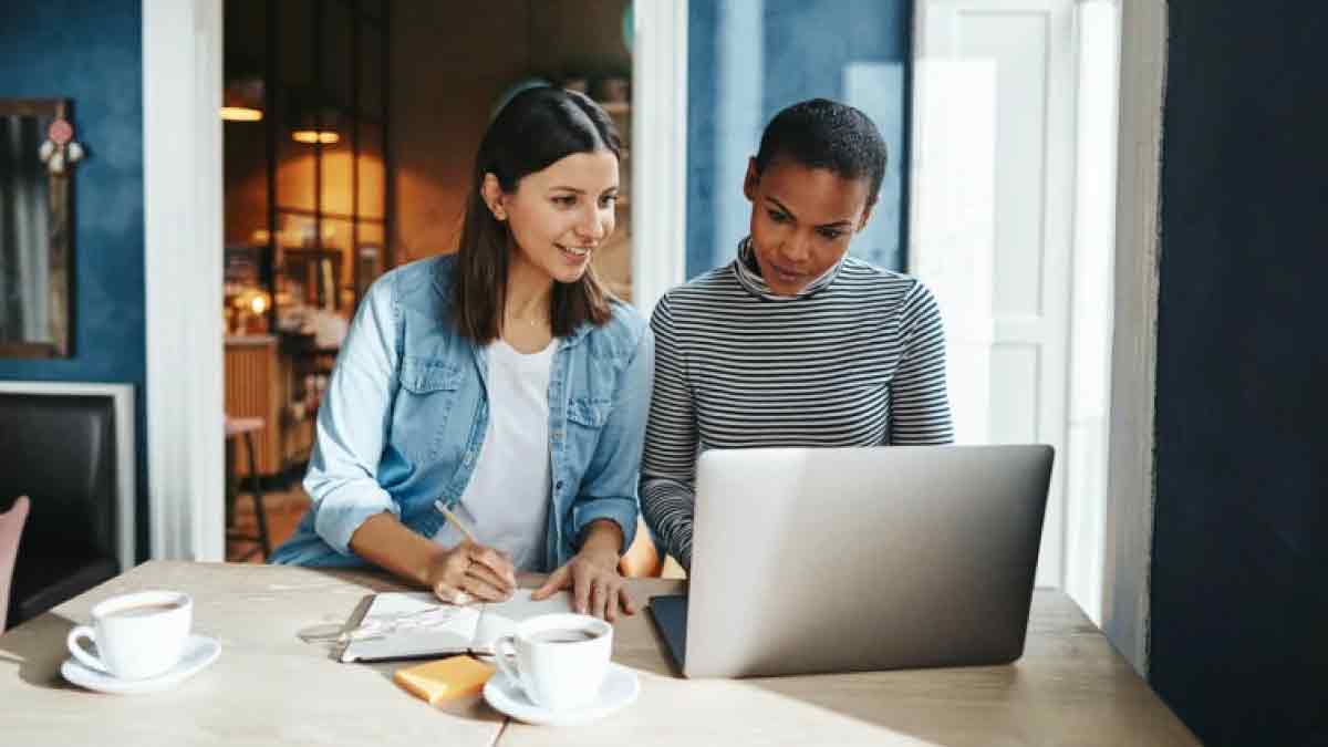 Coworkers collaborating on laptop