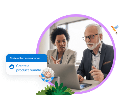 ラップトップを見ながら戦略について話し合う2人の経営幹部。