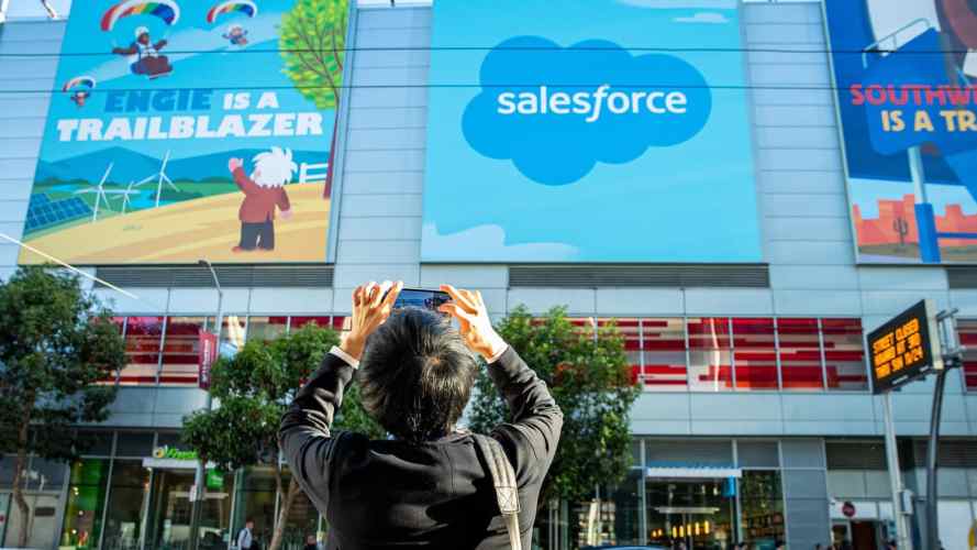 Man snaps photo of Salesforce logo: What does Salesforce do