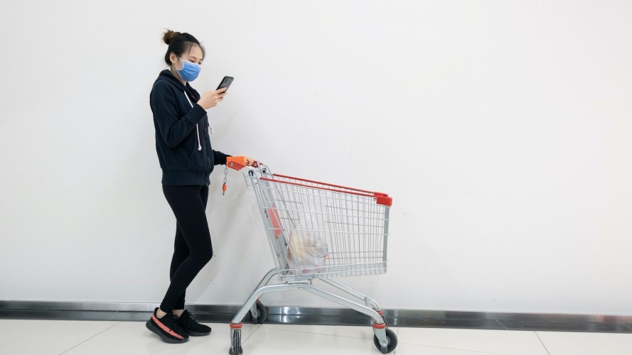 woman with empty shopping cart