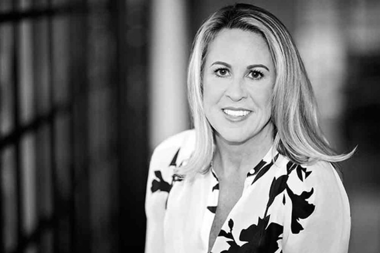 photo of Lori Steele in black and white.