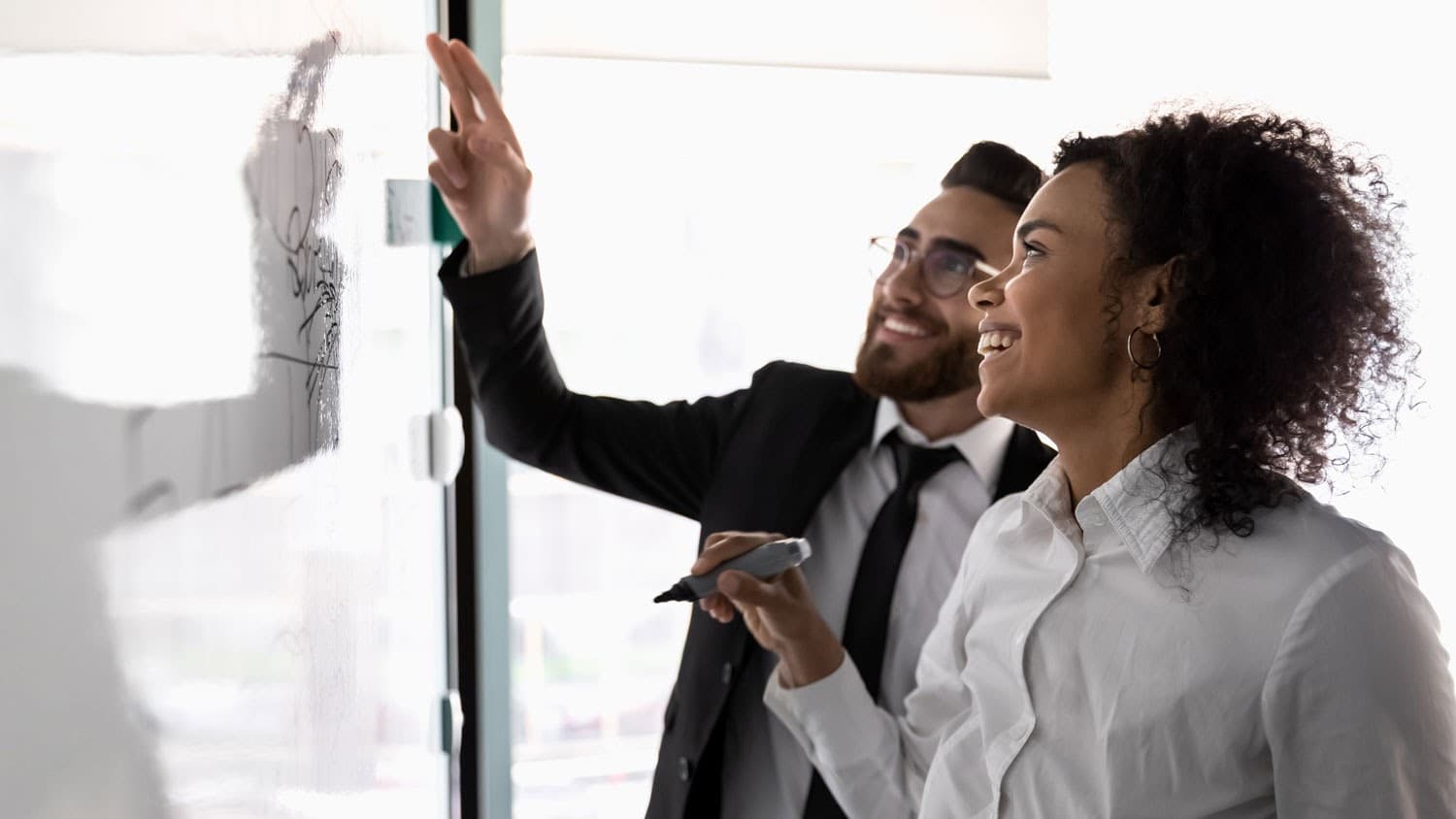 10 Consejos Eficaces de Coaching de Ventas Que Funcionan / Salesforce