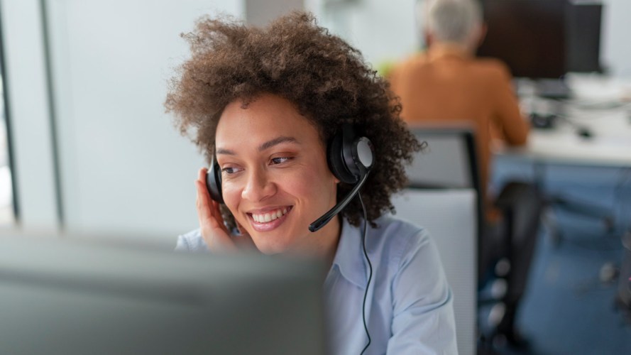 Photo of a customer service agent on a call: customer service model