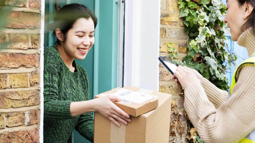 A customer receives several boxes from a delivery person: what is order management
