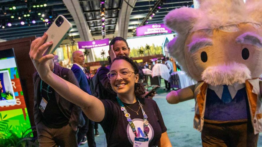 A Dreamforce attendee takes a selfie, showing their excitement for learning how to elevate their customer service strategy