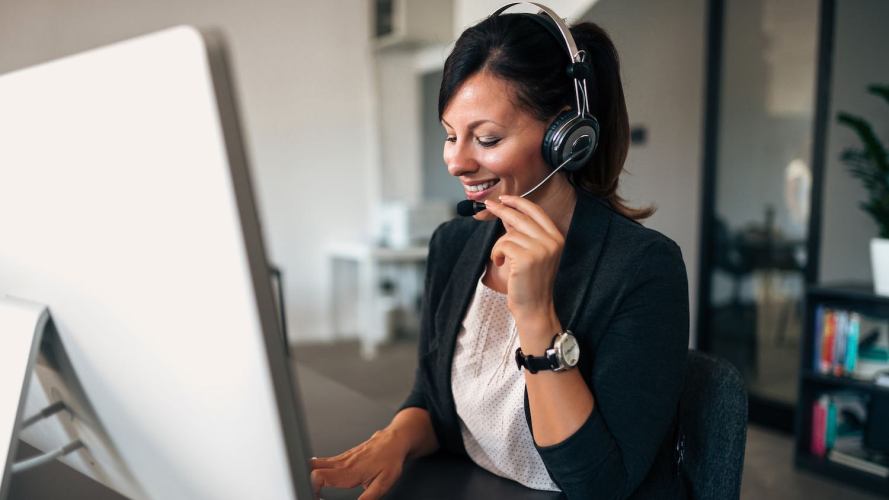 Woman on the phone in front of a computer: sales prospecting