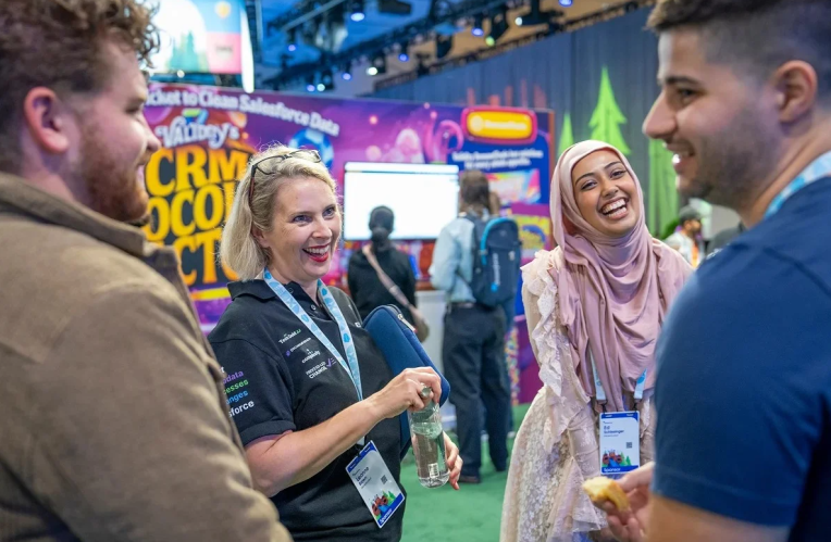 Attendees at Dreamforce sharing a moment of connection for networking small businesses.