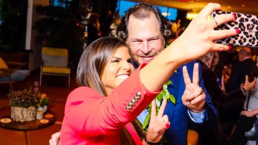 Ashley-Rose takes a selfie with Salesforce CEO Marc Benioff.