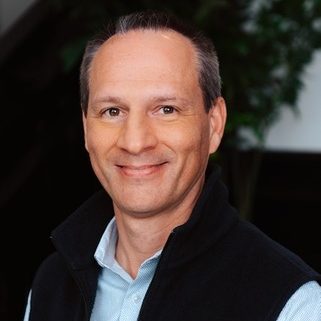 Claudio Moraes' headshot