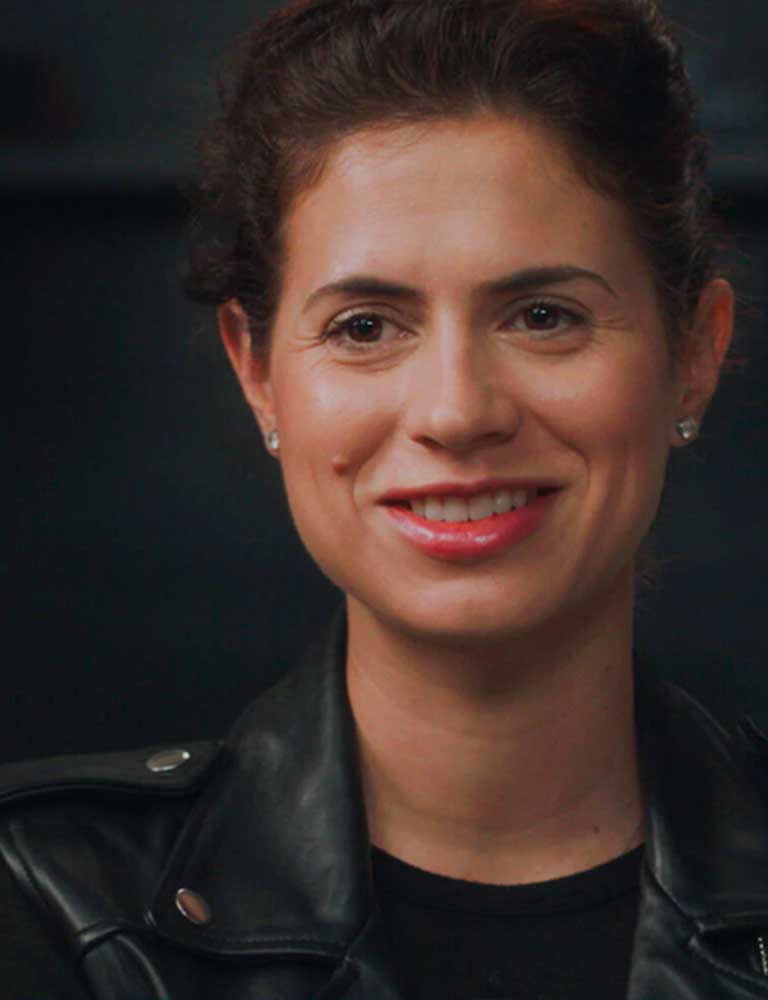 Anda Gansca headshot