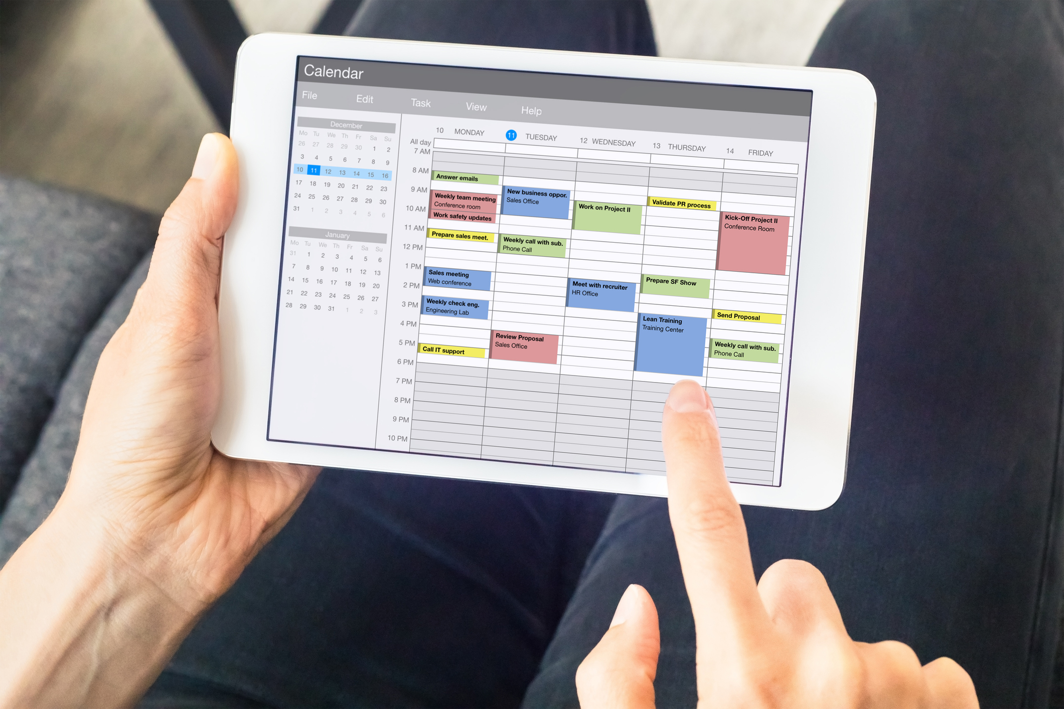 Customer Service Reps Can Have a Hybrid Schedule. Here’s How to Make It Work.