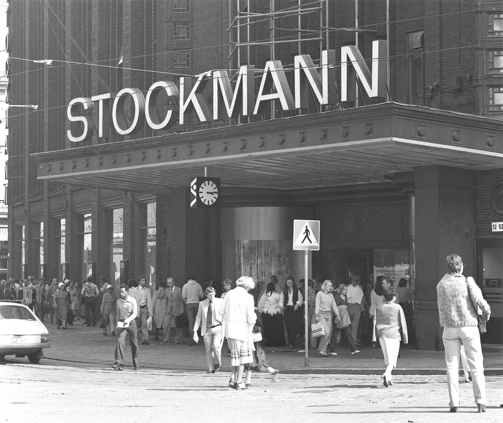 Kivijalasta kaikkikanavaisuuteen – Stockmann on suomalaisen vähittäiskaupan grand old lady