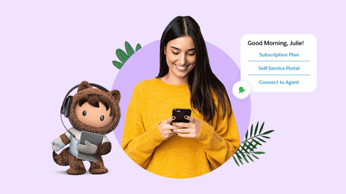 Vrouw kijkt op haar mobiele telefoon. Astro verkleed als klantenservicemedewerker op de voorgrond.