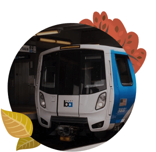 Frente de un tren del sistema ferroviario del Área de la Bahía de San Francisco (BART)