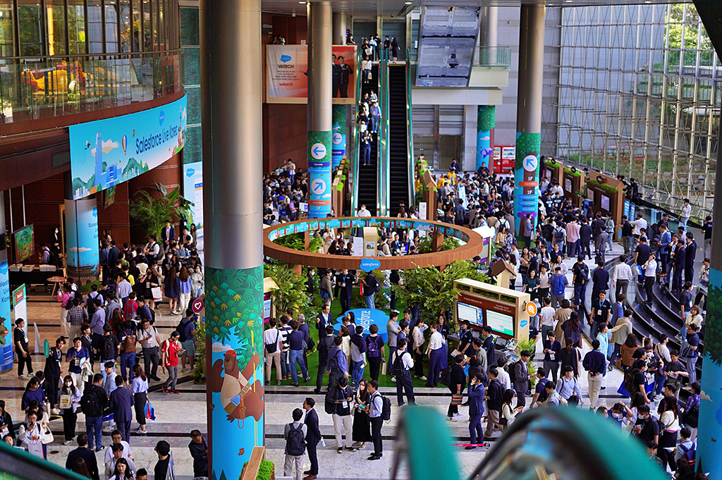 페르소나는 인터뷰, 설문조사, 청중 인사이트, 연구 등을 통해 수집한 질적 및 양적 데이터에 기반합니다. [Adobe Stock]