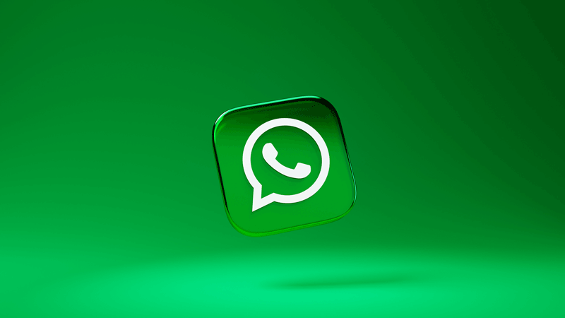 Ein WhatsApp Logo auf grünem Hintergrund