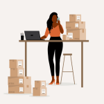 Eine Kleinunternehmerin nutzt Technologie und künstliche Intelligenz, um ihr Inventar an Kartons, die sie in ihrem Büro zu Hause hat, vorzubereiten.