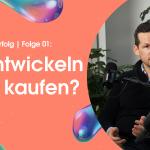Podcast-Gast: Mann (Jakob Miera von Dr. Smile) im Gespräch mit Mikrofon, gestikulierend