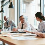 Un equipo de personas reunidas | Salesforce