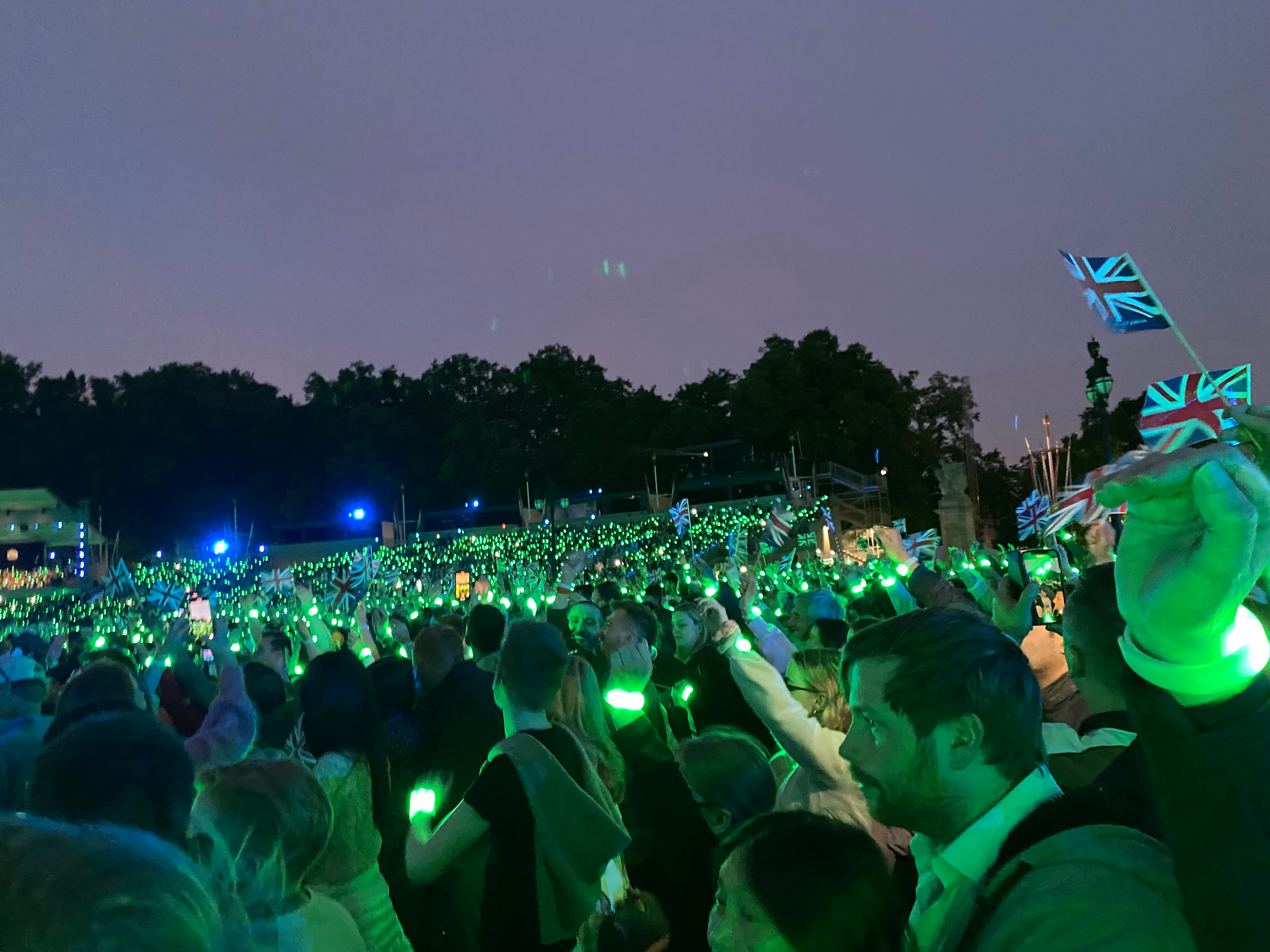 Salesforce's wristbands light up and put on a show.