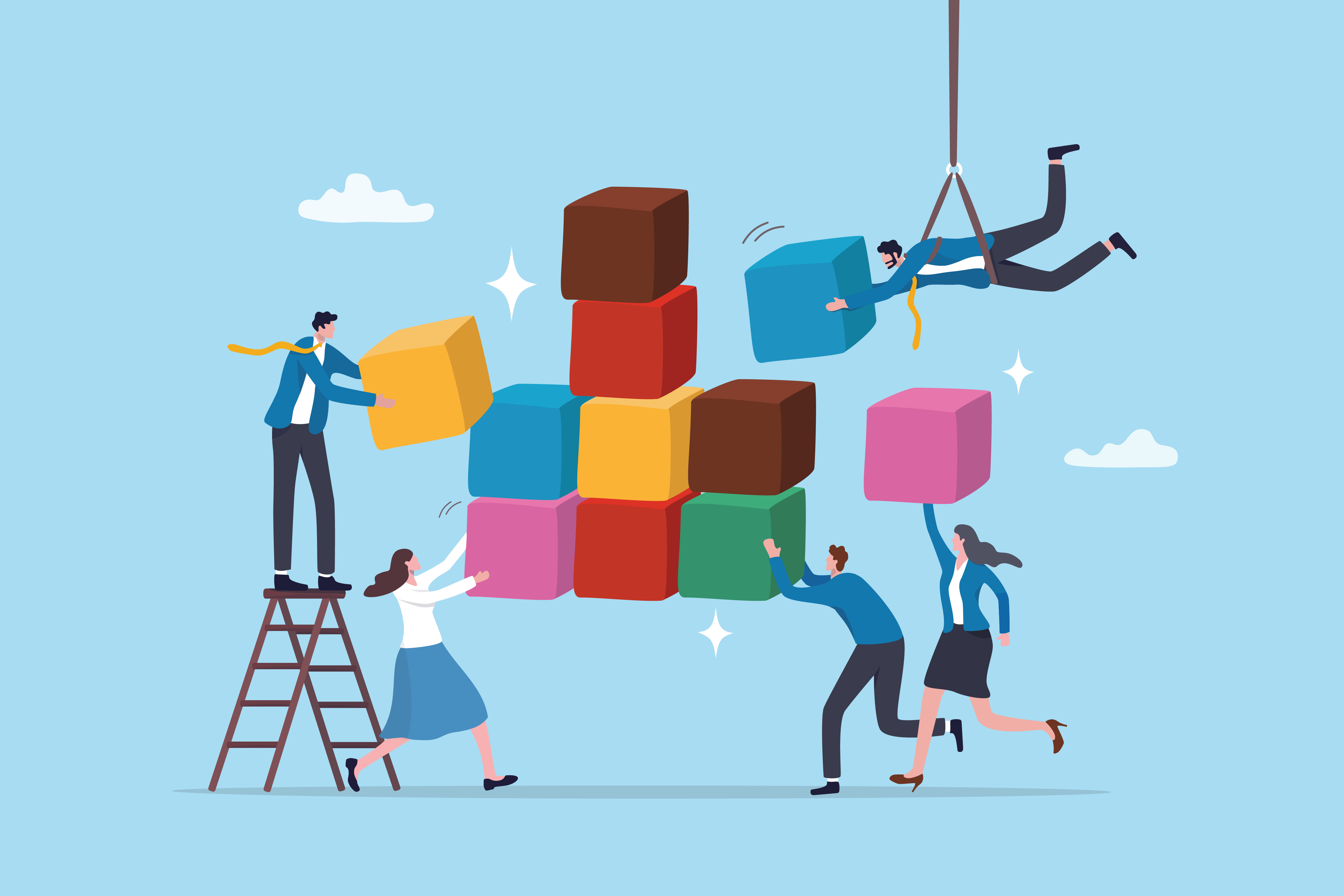 Cinq personnes collaborent pour construire une structure à partir de blocs colorés, l'une sur une échelle, une autre suspendue par une grue.