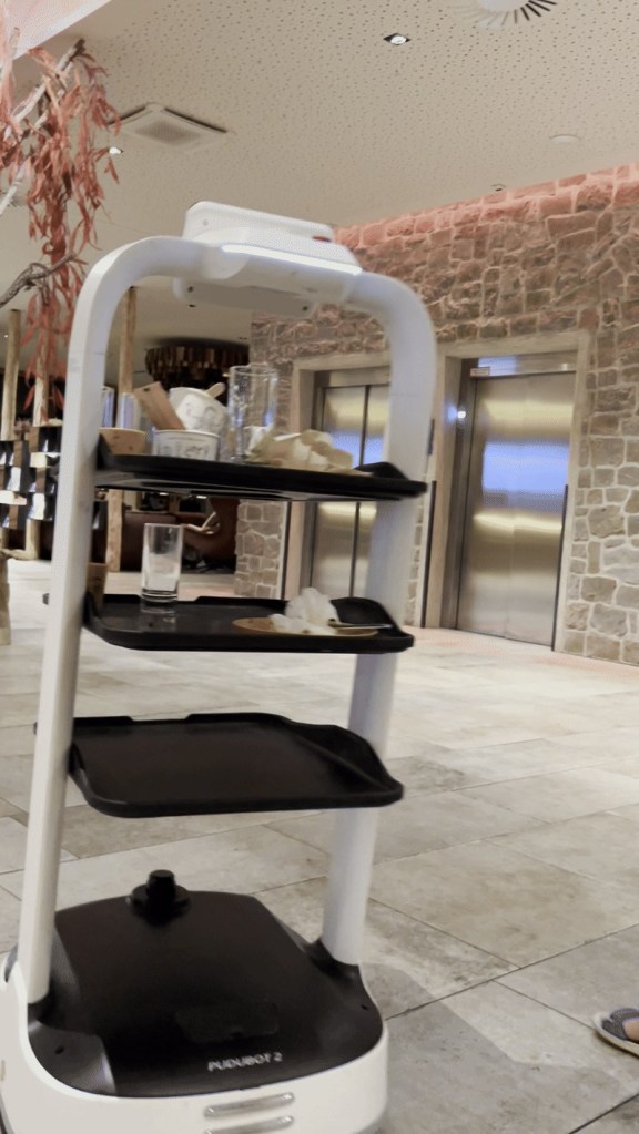 checking-out.gif?strip=all&quality=95