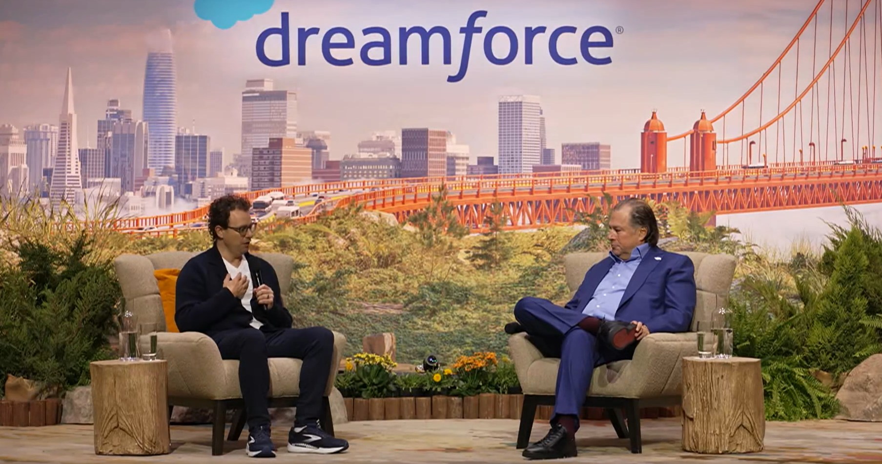 세일즈포스 마크 베니오프 CEO와 Anthropic 창업자이자 CEO인 Dario Amodei의 대화 모습