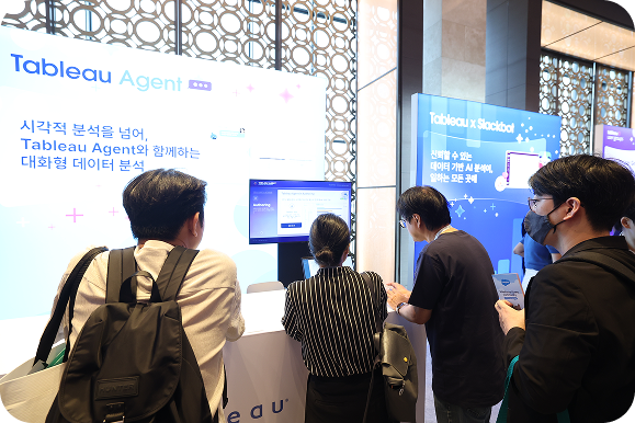 tableau agent booth at dataFam