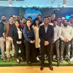 Sanket (al centro y al frente) con el equipo de rápido crecimiento del Global Delivery Center de la Ciudad de México, tomada en abril 2024.