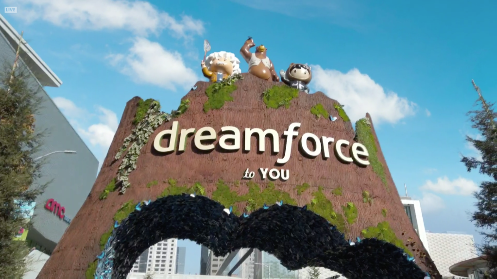 Dreamforce to You Keynote - Welcome sign