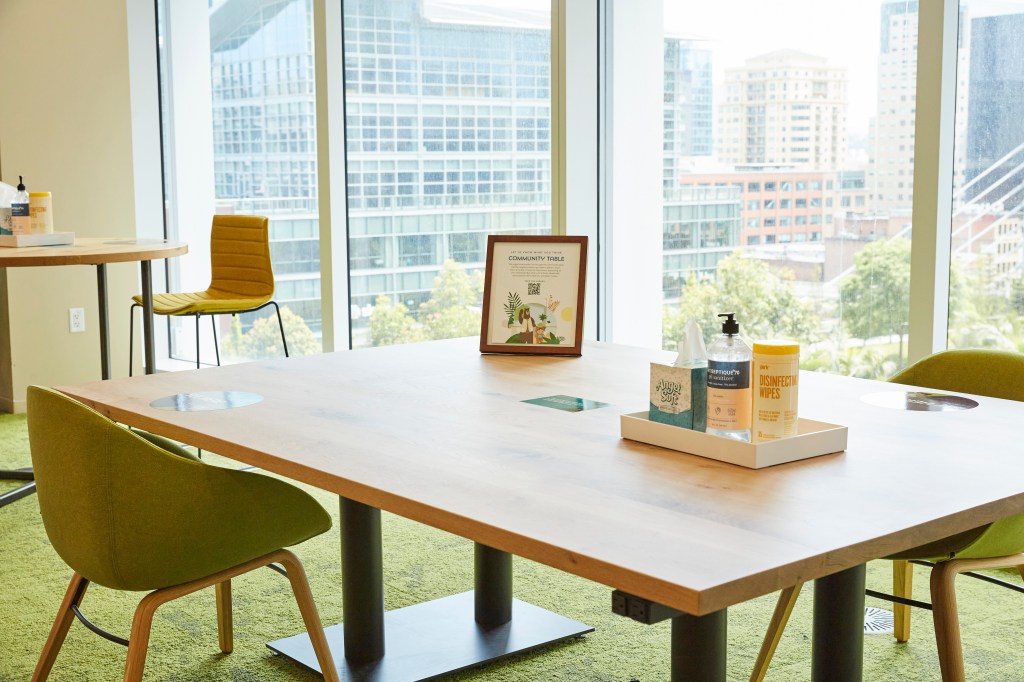 Salesforce Tower San Francisco - Community Table