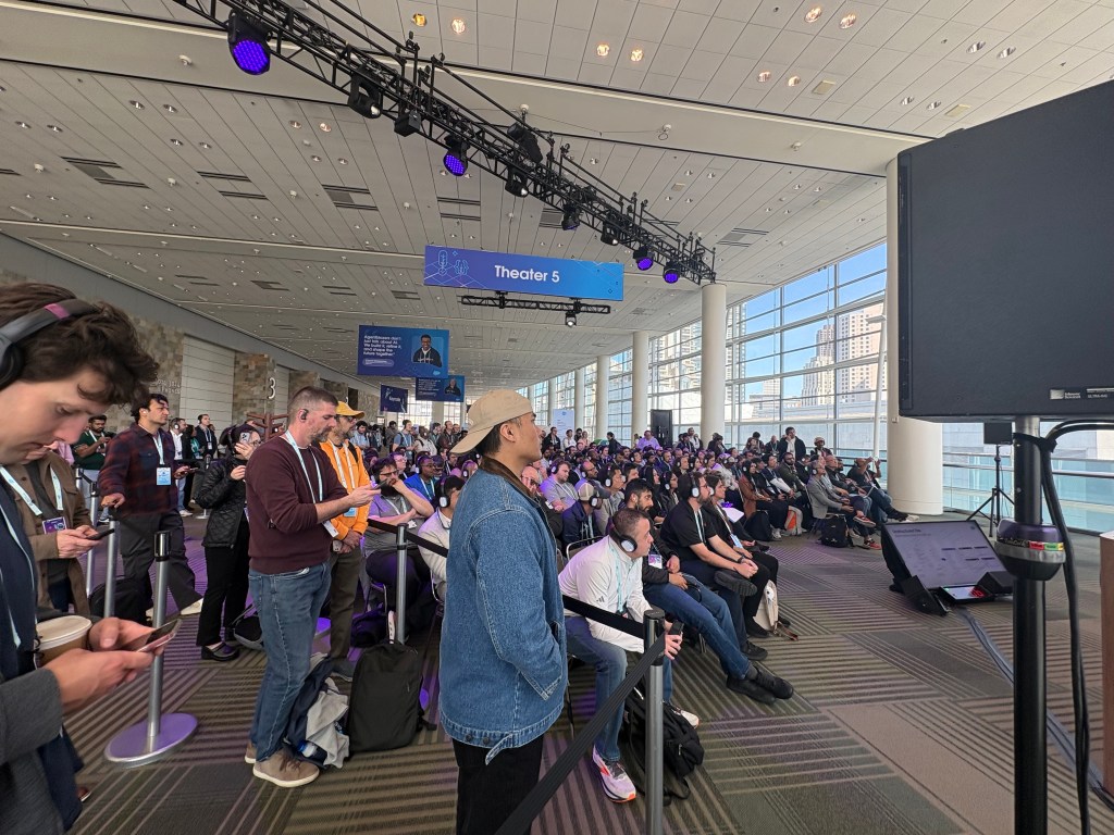 Attendees stand to listen to the full session "Apply Agentforce Vibes' Advanced Features".