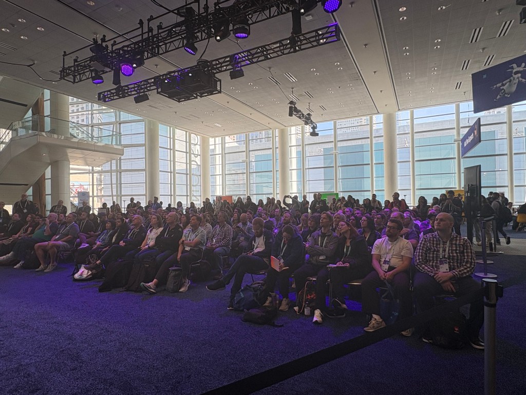 A crowd listens to the TDX session "Preview What's Next for Screen Flow"